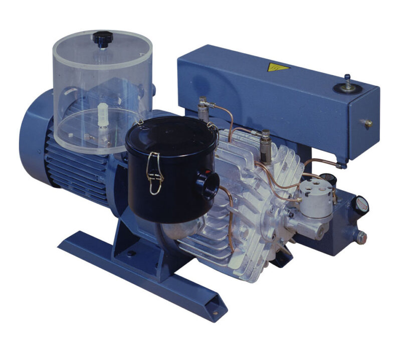 Once through rotary vane oil lubricated vacuum pumps